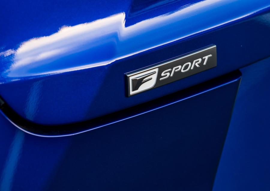 Детали экстерьера Lexus UX200 F-Sport 2018 года  (NA) (фото 35 из 40)